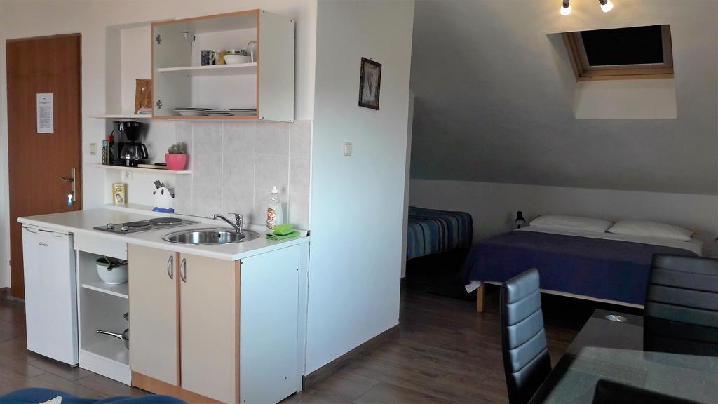 Apartments Velic Цриквеница Экстерьер фото